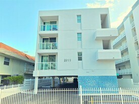 2011 Bay Dr in Miami Beach, FL - Building Photo