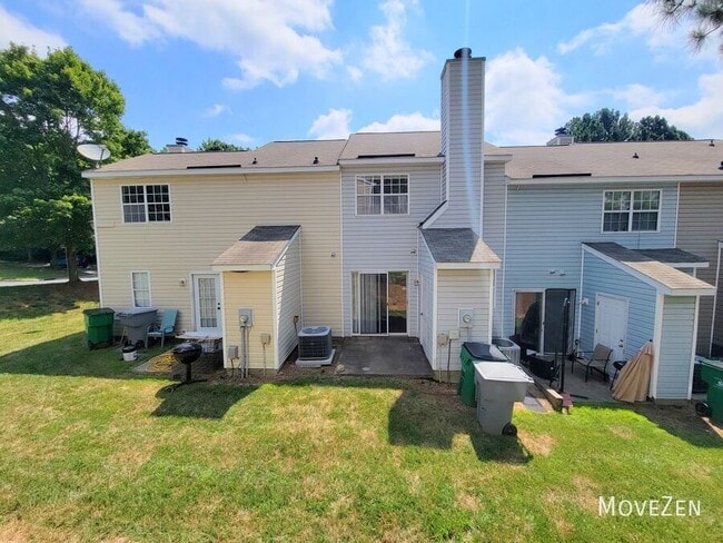 3017 Summercroft Ln in Charlotte, NC - Building Photo - Building Photo