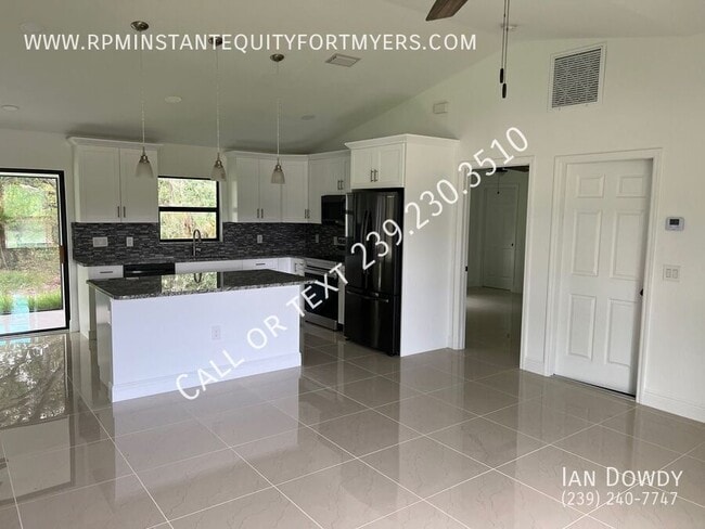 2601 E 18th St in Lehigh Acres, FL - Building Photo - Building Photo