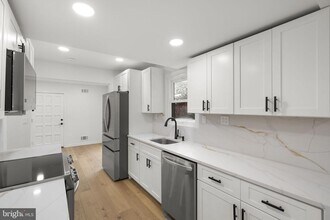 2339 N Powhatan St in Arlington, VA - Building Photo - Building Photo