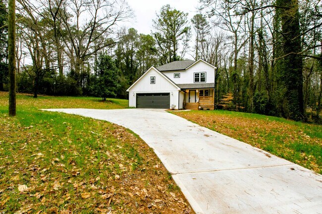 2143 Lyle Ave in College Park, GA - Building Photo - Building Photo