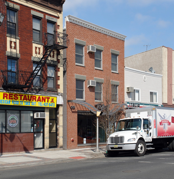 291 Broadway in Bayonne, NJ - Foto de edificio