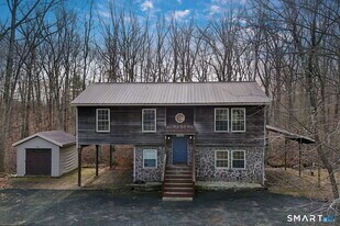 81 Middletown Ave in East Hampton, CT - Building Photo