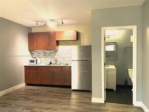 10661 NW 21st Ct-Unit -B in Pembroke Pines, FL - Building Photo - Building Photo