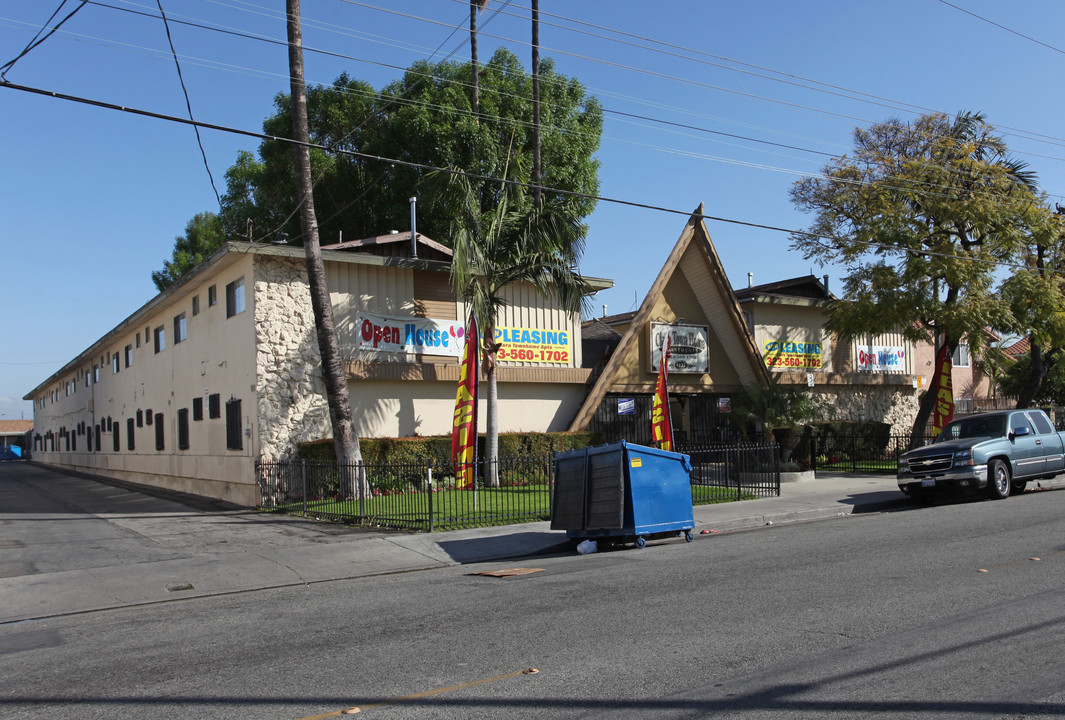 Clara Town Home Apartments in Cudahy, CA - Building Photo