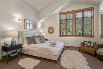10247 Valmont Trail in Truckee, CA - Building Photo - Building Photo