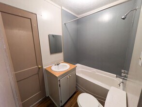 240 Moreland St in Vidor, TX - Building Photo - Building Photo