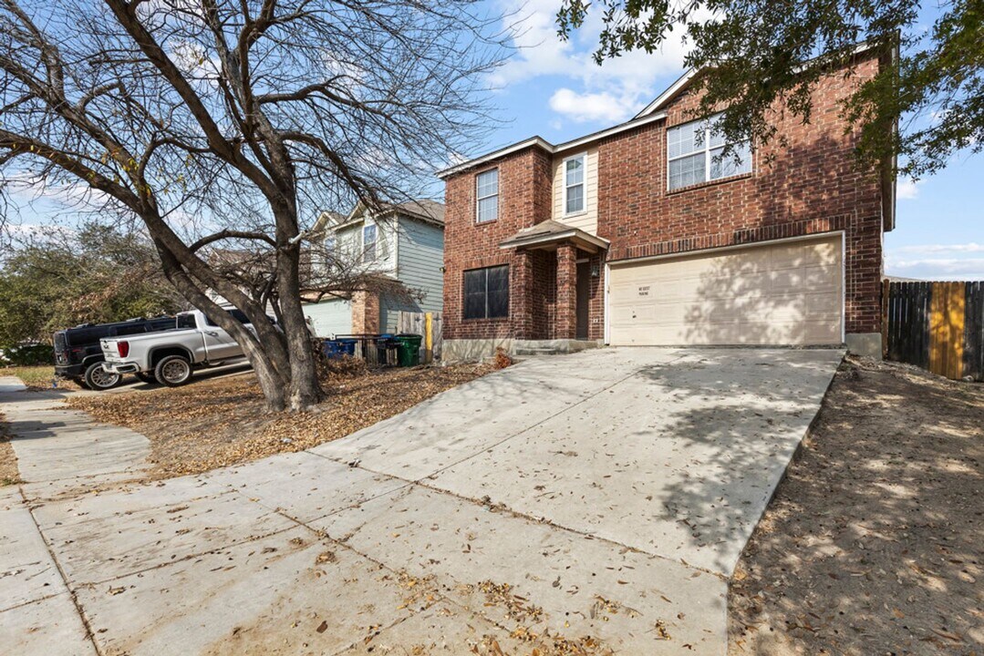 8615 Harvest Moon in San Antonio, TX - Building Photo