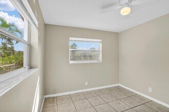 184 SE 27th Way in Boynton Beach, FL - Building Photo - Building Photo