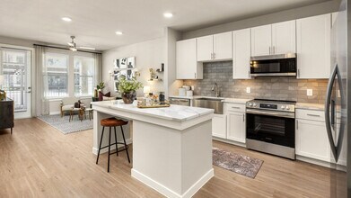 Alexan Lake Olympia in Missouri City, TX - Building Photo - Building Photo