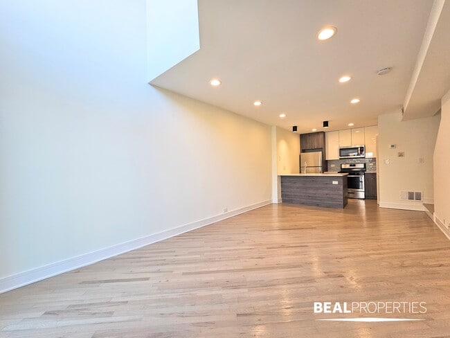 property at 942 W Grace St
