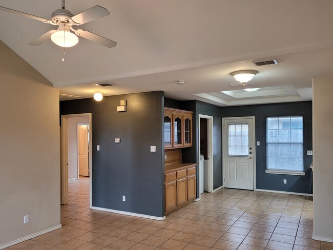 2502 Cervantes Ave, Unit 4