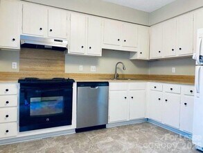 4657 Old Lantern Way in Charlotte, NC - Building Photo - Building Photo