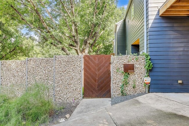 2000 Kenwood Ave in Austin, TX - Building Photo - Building Photo