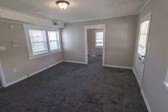 7460 N Wade School Rd in Columbia, MO - Building Photo - Building Photo