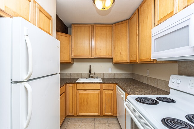 Olympic View Apartments in Bremerton, WA - Foto de edificio - Interior Photo