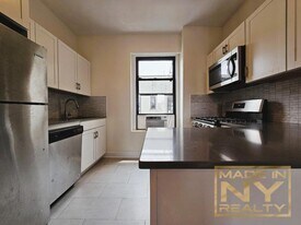 30-58-58 34th St in Queens, NY - Building Photo