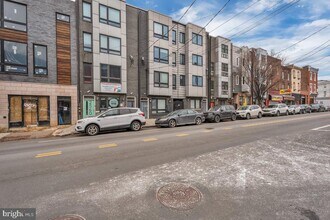 2562 Frankford Ave in Philadelphia, PA - Building Photo - Building Photo