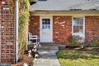 5405 Ridgefield Rd in Bethesda, MD - Building Photo - Building Photo
