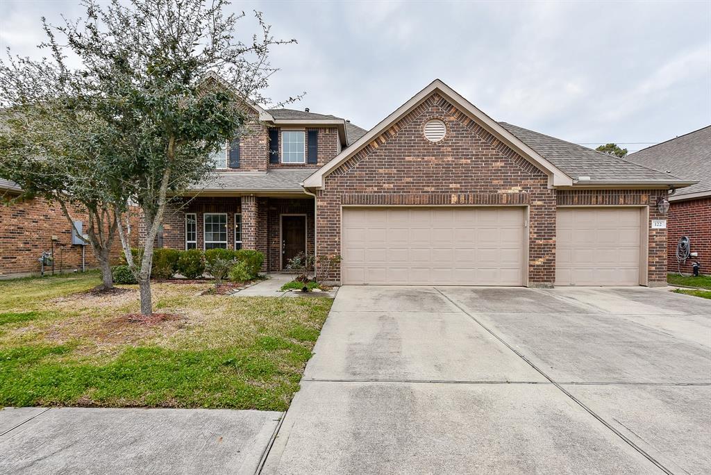 122 Persimmon Dr in Baytown, TX - Building Photo