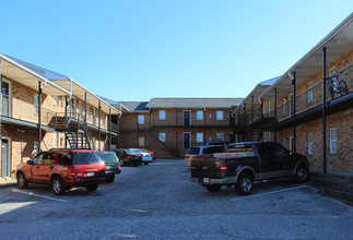 Elm Court Apartments in Auburn, AL - Building Photo - Building Photo