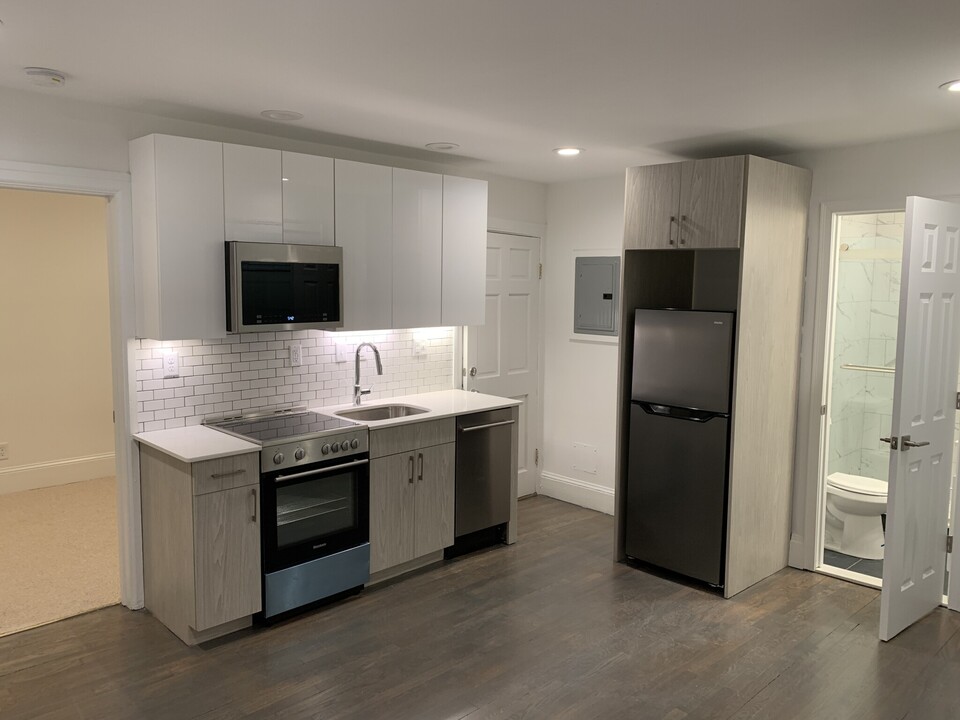 225 Newbury St, Unit 3R in Boston, MA - Building Photo