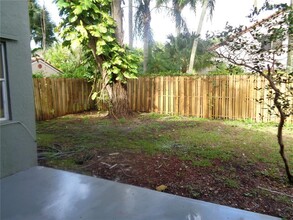 1020 NW 108th Ave in Plantation, FL - Building Photo - Building Photo