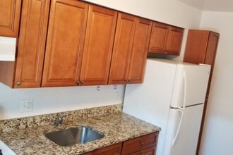 92 Parrott Pl, Unit 4A in Brooklyn, NY - Building Photo - Building Photo