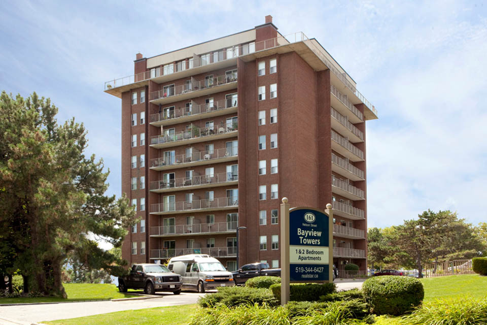 Bayview Towers in Sarnia, ON - Foto de edificio