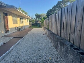 1164 NE 112th St in Miami, FL - Building Photo - Building Photo