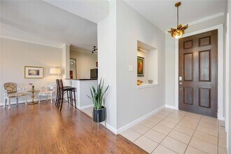 4515 Briar Hollow Pl in Houston, TX - Building Photo - Building Photo
