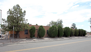 124 Aliso Dr NE in Albuquerque, NM - Building Photo - Building Photo