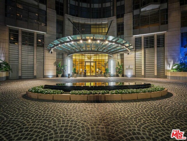 10776 Wilshire Blvd in Los Angeles, CA - Foto de edificio - Building Photo