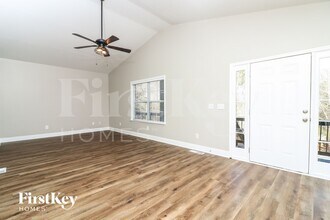 260 Sterling Dr in Powder Springs, GA - Foto de edificio - Building Photo