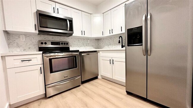 1460 NW 22nd Ct in Fort Lauderdale, FL - Building Photo - Building Photo