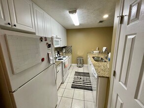 2428 E University Dr in Auburn, AL - Foto de edificio - Building Photo