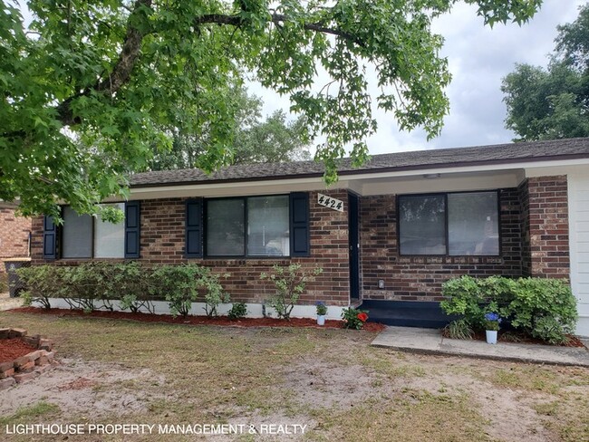 property at 4424 Bedivere Rd