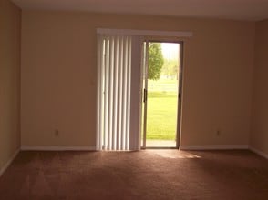 Oak Knoll Apartments in Shelbyville, TN - Building Photo - Building Photo