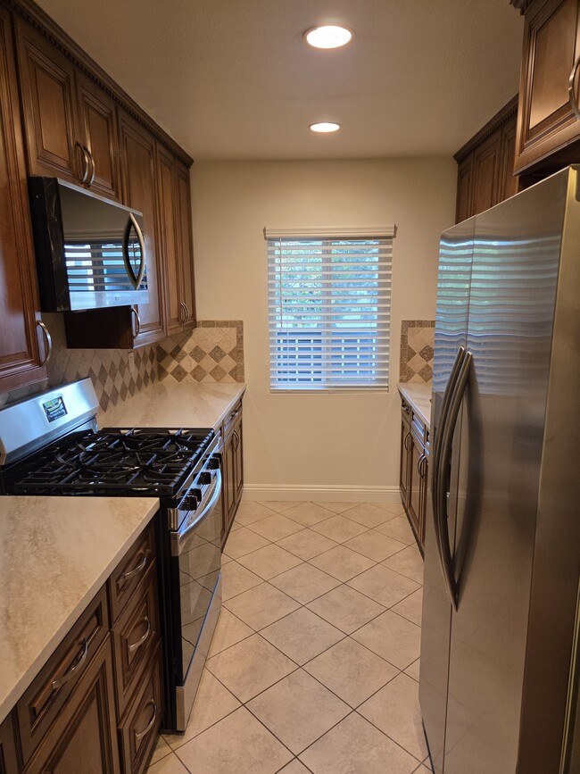 18645 Hatteras St, Unit 269 in Tarzana, CA - Building Photo - Building Photo