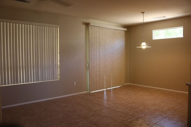 20530 N Saratoga Way in Surprise, AZ - Building Photo - Building Photo