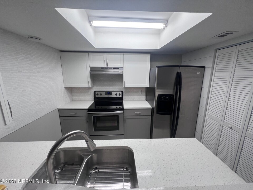1222 Mayport Landing Cir in Atlantic Beach, FL - Building Photo