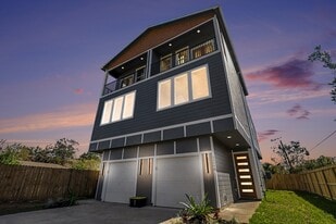 5000 Higgins St in Houston, TX - Building Photo