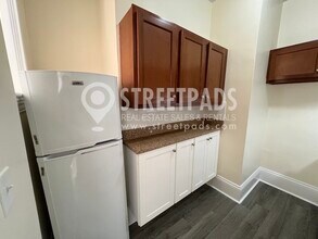 2 Ware St, Unit 303 in Cambridge, MA - Building Photo - Building Photo