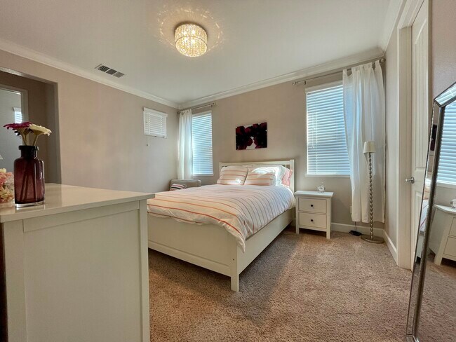 2113 Jubilee Dr in Hayward, CA - Building Photo - Building Photo