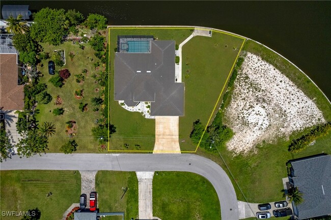 3106 SW 22nd Ave in Cape Coral, FL - Foto de edificio - Building Photo