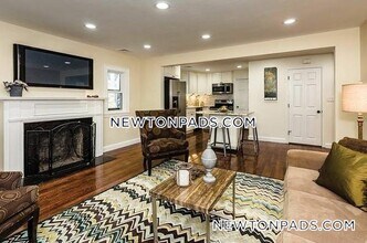 46 Brooks Ave in Newton, MA - Foto de edificio - Building Photo