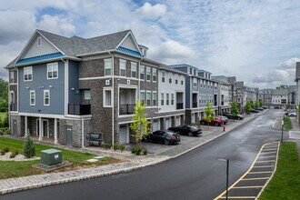 Amwell Terrace in Hillsborough, NJ - Foto de edificio - Building Photo