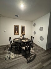 320 Wedemeyer St in Taylor, TX - Building Photo - Building Photo