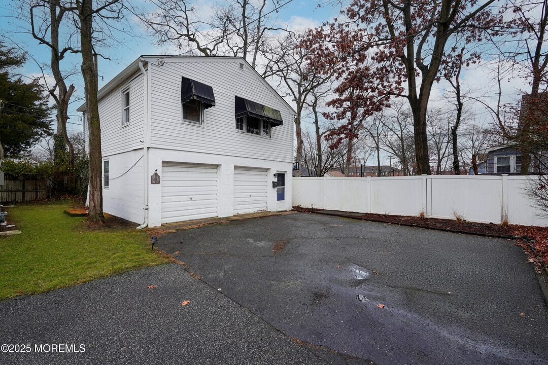 608 Monmouth Ave in Spring Lake, NJ - Building Photo