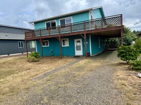 32914 G St in Ocean Park, WA - Building Photo
